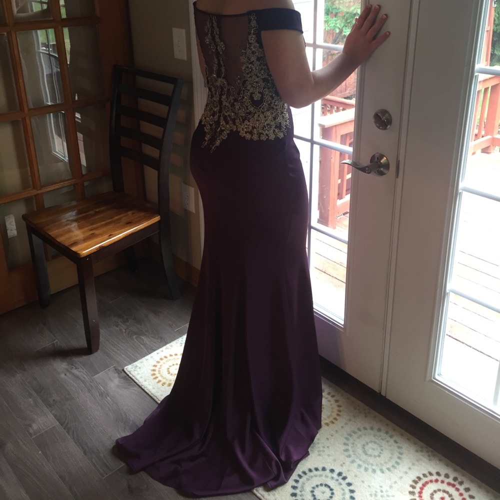 Beautiful prom dress! - Picture 2 of 8